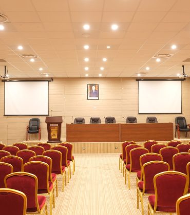 La salle de conférence est l’endroit idéal pour vos événements professionnels.