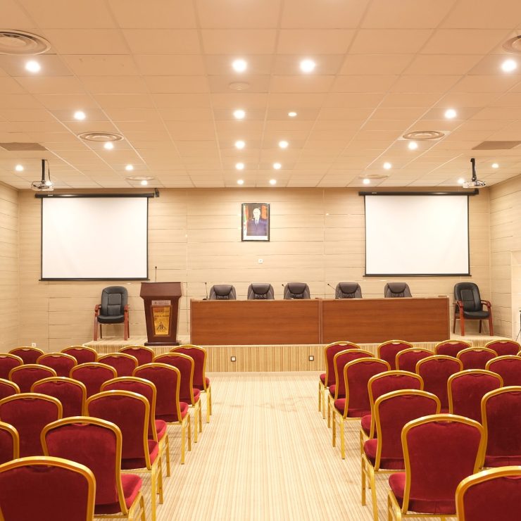 La salle de conférence est l’endroit idéal pour vos événements professionnels.