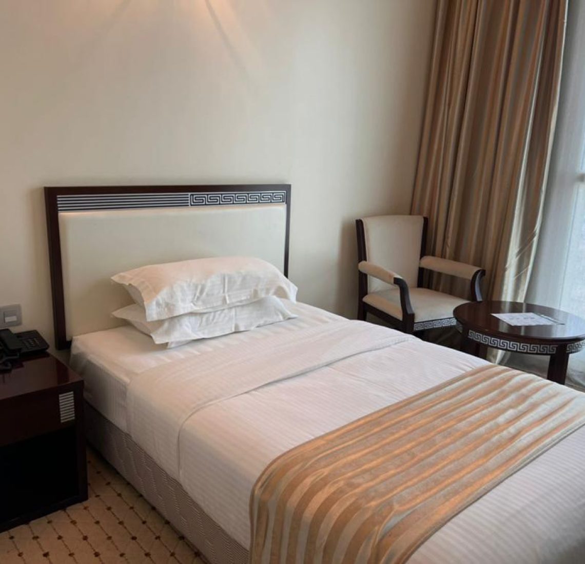 Chambre single petit lit