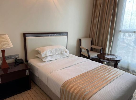 Chambre single petit lit